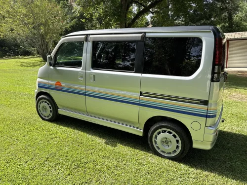 Honda’s Tiny Vamos Van Has RWD, A Manual, And An Engine Under The Back Seats