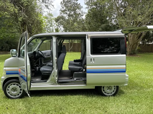 Honda’s Tiny Vamos Van Has RWD, A Manual, And An Engine Under The Back Seats