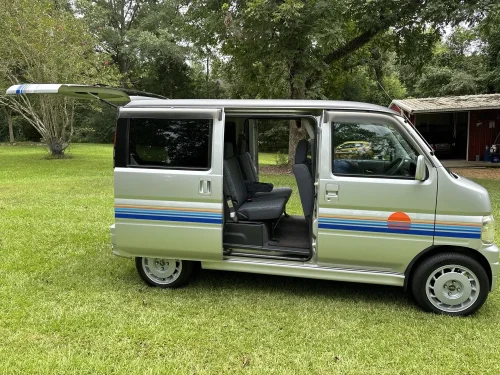 Honda’s Tiny Vamos Van Has RWD, A Manual, And An Engine Under The Back Seats