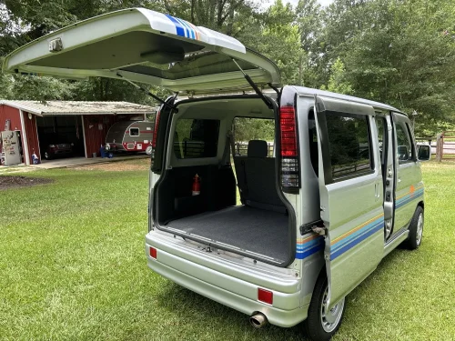 Honda’s Tiny Vamos Van Has RWD, A Manual, And An Engine Under The Back Seats
