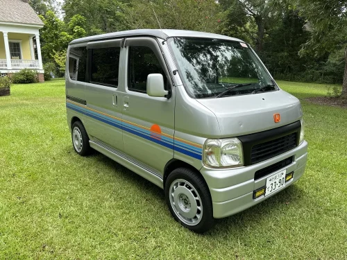 Honda’s Tiny Vamos Van Has RWD, A Manual, And An Engine Under The Back Seats