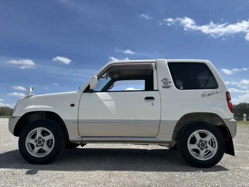 The Mitsubishi Pajero You Know Is A Full-Size SUV. This Snoopy One Is A Kei Car