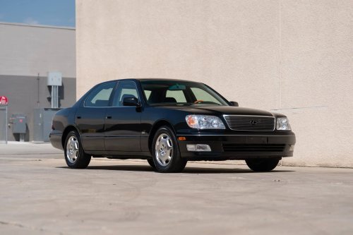 This 1,500-Mile Lexus LS400 Never Learned How To Spy On You