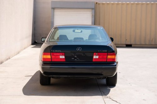 This 1,500-Mile Lexus LS400 Never Learned How To Spy On You