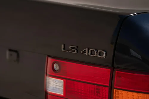 This 1,500-Mile Lexus LS400 Never Learned How To Spy On You