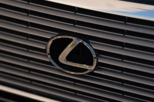 This 1,500-Mile Lexus LS400 Never Learned How To Spy On You
