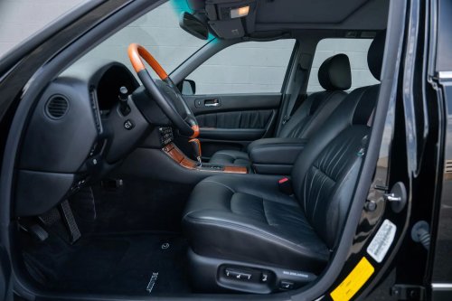 This 1,500-Mile Lexus LS400 Never Learned How To Spy On You