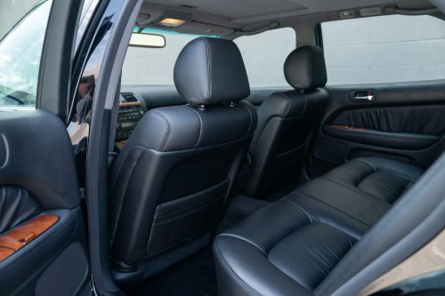 This 1,500-Mile Lexus LS400 Never Learned How To Spy On You