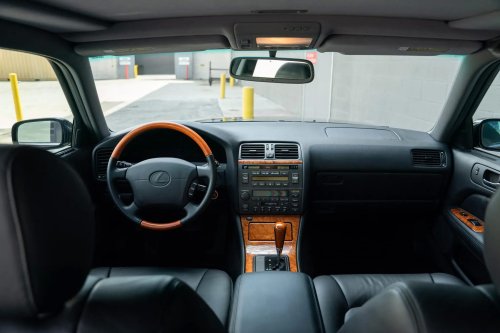 This 1,500-Mile Lexus LS400 Never Learned How To Spy On You