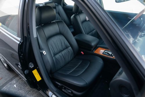This 1,500-Mile Lexus LS400 Never Learned How To Spy On You