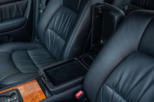 This 1,500-Mile Lexus LS400 Never Learned How To Spy On You