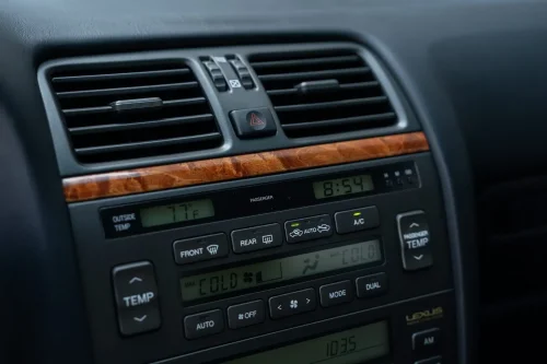 This 1,500-Mile Lexus LS400 Never Learned How To Spy On You