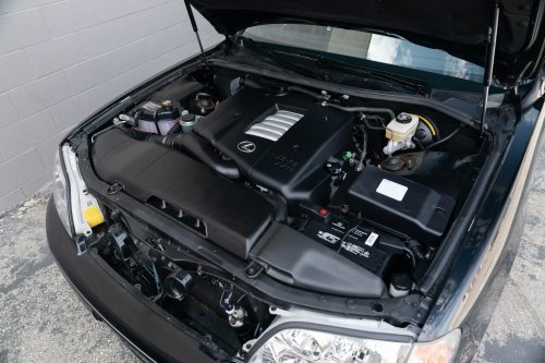 This 1,500-Mile Lexus LS400 Never Learned How To Spy On You