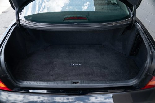 This 1,500-Mile Lexus LS400 Never Learned How To Spy On You