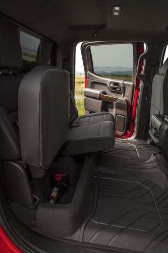 A Leaky Window Cost A GMC Sierra Owner $1,000, Now He’s Suing GM