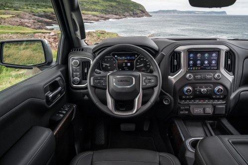 A Leaky Window Cost A GMC Sierra Owner $1,000, Now He’s Suing GM
