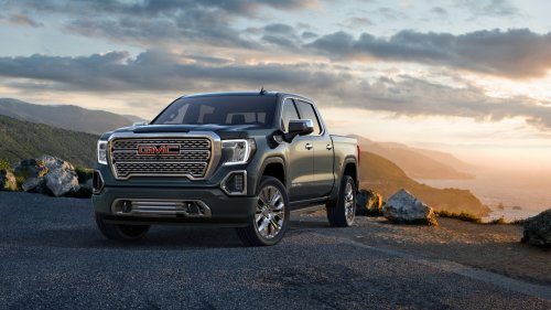 A Leaky Window Cost A GMC Sierra Owner $1,000, Now He’s Suing GM
