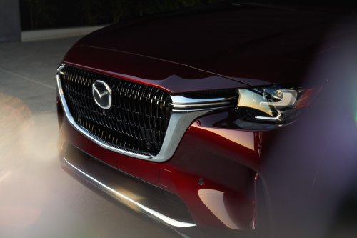 An 8-Seat Mazda Is Faster And Lighter Than A 420-HP Dodge Charger R/T
