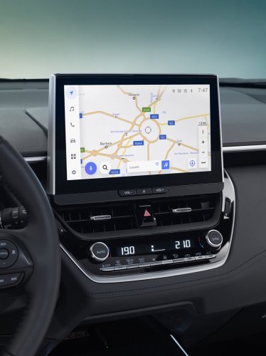 A 50-Button Mazda Lost A Screen Distraction Test To A Four-Button Tesla