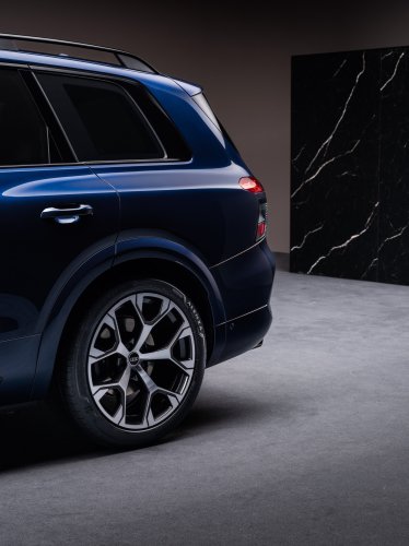 Audi’s Biggest SUV Ever Has The World’s Fanciest Taillights And A Glass Roof Bigger Than Your Bed
