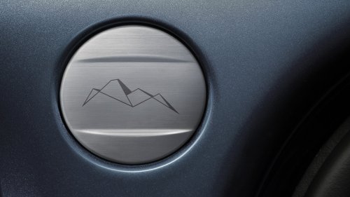 2027 Land Rover Discovery Drops Turbo Four And Gets A New Landmark Edition