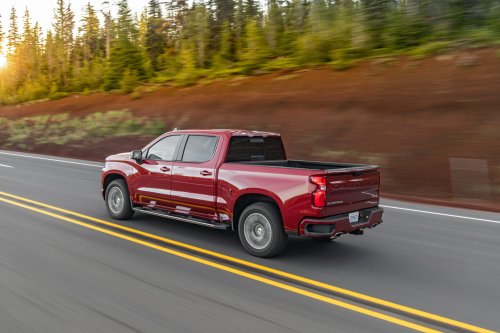 A Leaky Window Cost A GMC Sierra Owner $1,000, Now He’s Suing GM