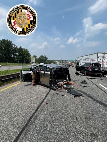 Cybertruck, Cybertruck Ripped In Two After Runaway Truck Triggers 10-Car Pileup