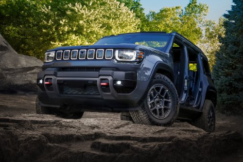 8 Out Of 10 Americans Would Rather Take A Gas SUV Off-Road Than An EV