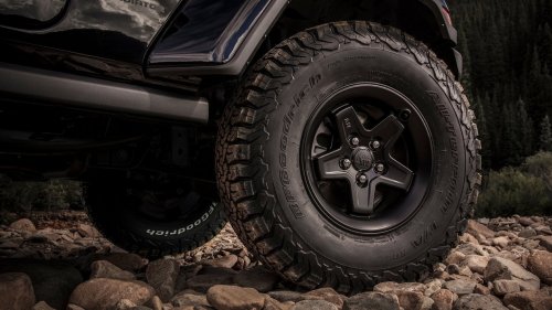 Jeep, Jeep Says Stop Driving These Wranglers And Gladiators, Their Steel Wheels Might Be Too Thin