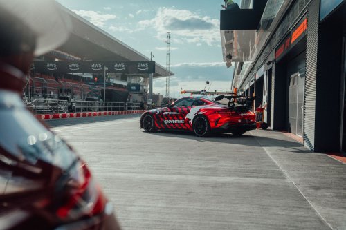 F1’s New Safety Car Ditched The Roof Lightbar For Something Smarter
