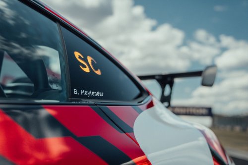 F1’s New Safety Car Ditched The Roof Lightbar For Something Smarter