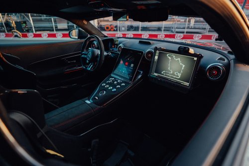 F1’s New Safety Car Ditched The Roof Lightbar For Something Smarter