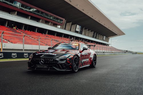F1’s New Safety Car Ditched The Roof Lightbar For Something Smarter