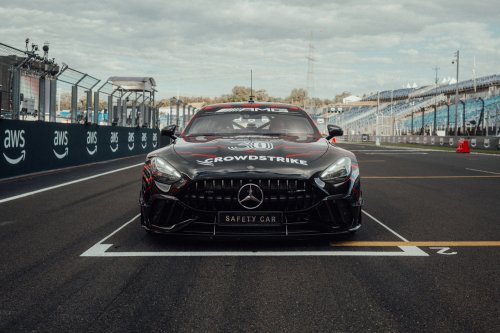 F1’s New Safety Car Ditched The Roof Lightbar For Something Smarter