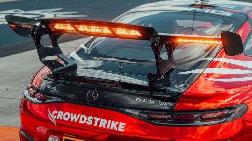 F1’s New Safety Car Ditched The Roof Lightbar For Something Smarter