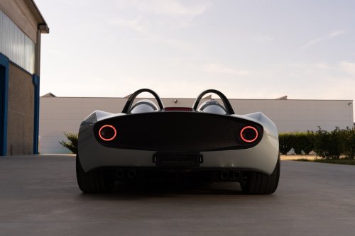 This Italian Coupe Looks Like A Classic Ferrari, But Its V8 Is Pure Detroit