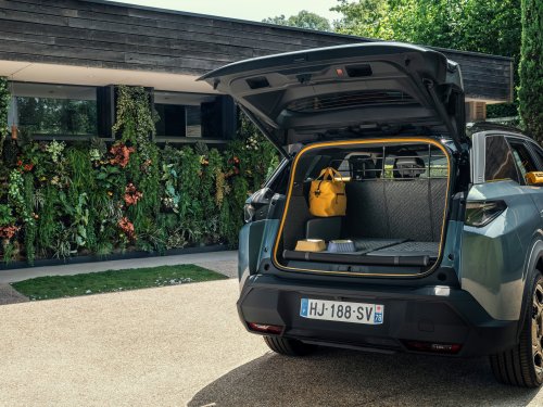 New Stellantis Concept Recalls Lost Dogs And Helps Them Get Back Inside