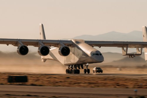 Porsche, A 5,831-lbs Porsche Hit 167 MPH Underneath A Plane As It Took Off