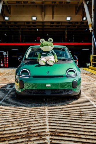 Renault Shipped 100 Frog-Eyed Twingos To The UK Purely So You Can Stare At Them