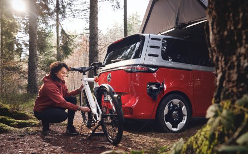 VW’s New E-Bike Has Radar, A Rear Camera, And Fighter-Pilot Glasses