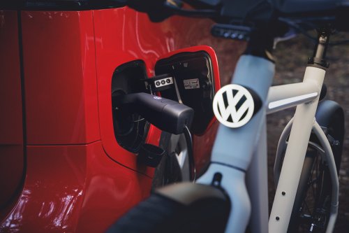 VW’s New E-Bike Has Radar, A Rear Camera, And Fighter-Pilot Glasses