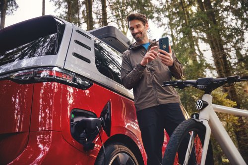 VW’s New E-Bike Has Radar, A Rear Camera, And Fighter-Pilot Glasses
