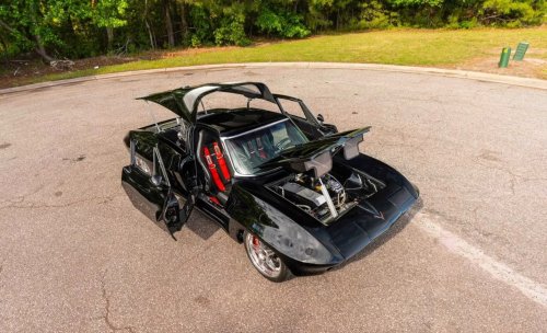 This Mid-Engine Split-Window ’63 Corvette C2 Is Guaranteed To Split Opinion