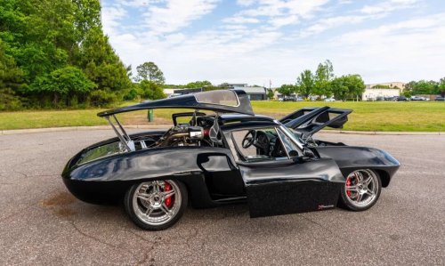 This Mid-Engine Split-Window ’63 Corvette C2 Is Guaranteed To Split Opinion