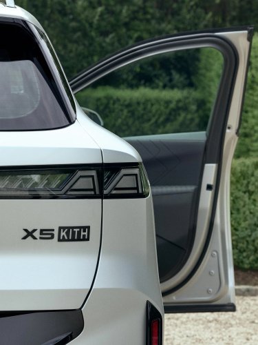 BMW And Kith Throw A V10 And 6-Speed Manual Into First-Gen X5