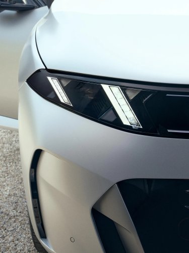 BMW And Kith Throw A V10 And 6-Speed Manual Into First-Gen X5