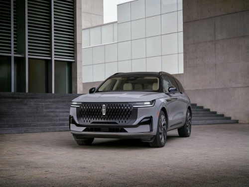 Lincoln Gives The 2027 Nautilus A Facelift And A ‘Black Eye’