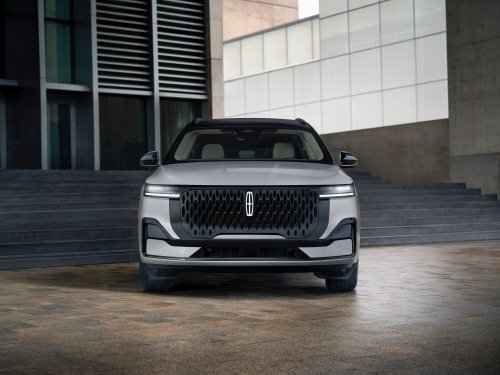 Lincoln Gives The 2027 Nautilus A Facelift And A ‘Black Eye’