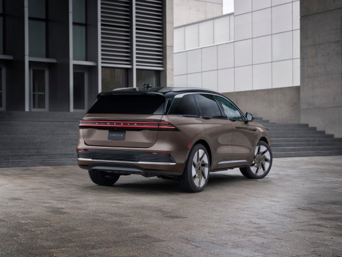Lincoln Gives The 2027 Nautilus A Facelift And A ‘Black Eye’
