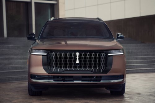Lincoln Gives The 2027 Nautilus A Facelift And A ‘Black Eye’